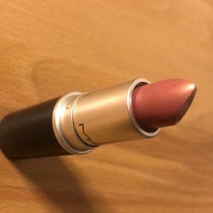 Stunning MAC lipstick Golden-nude color FABBY